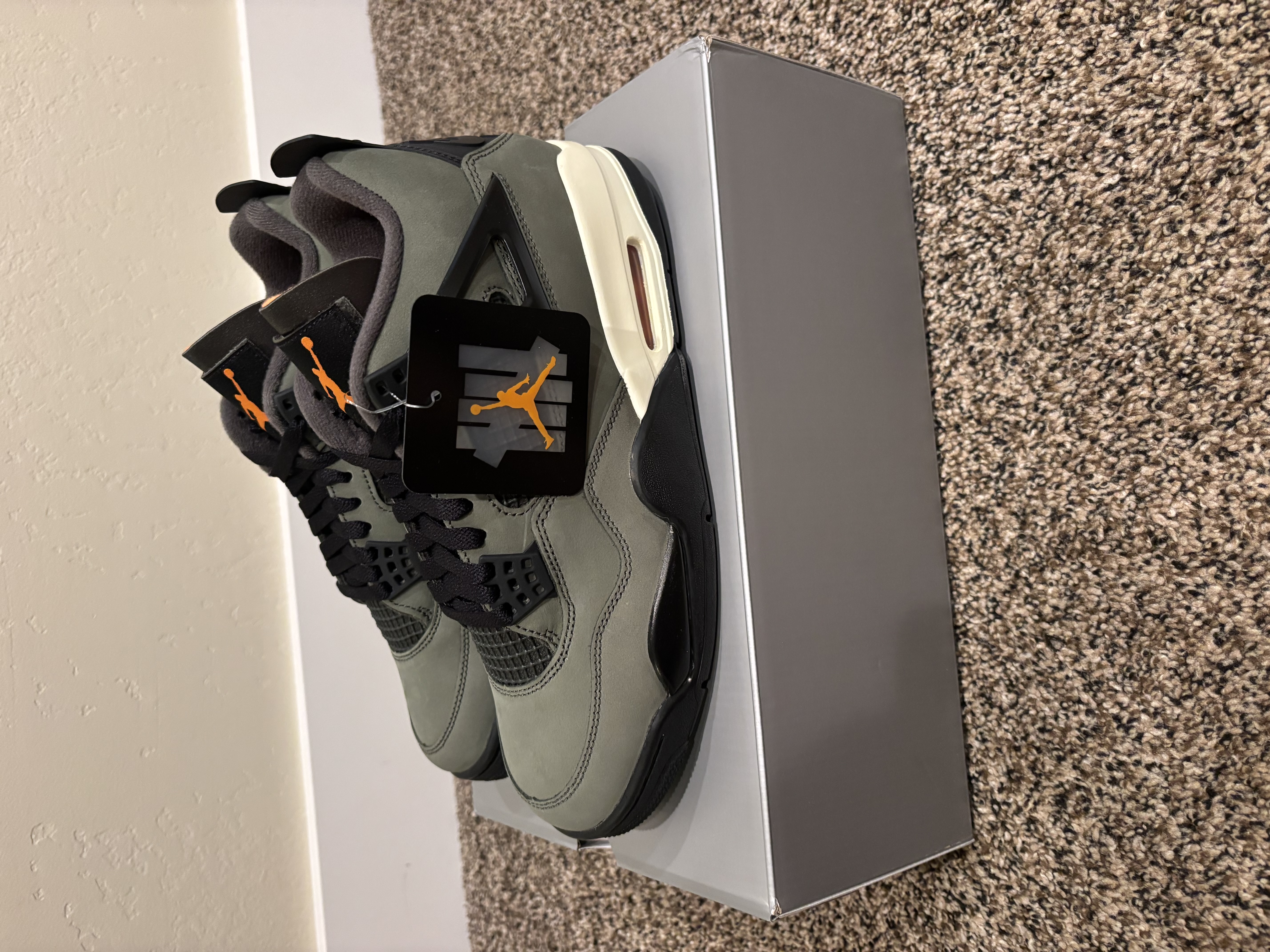 featured image for Air Jordan 4 Undefeated Size 9M/10.5W